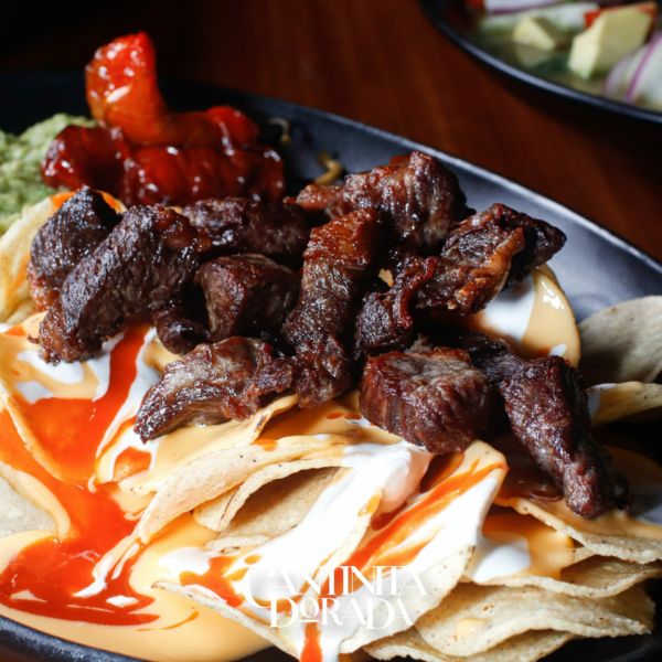Nachos con Chicharrón de Rib Eye